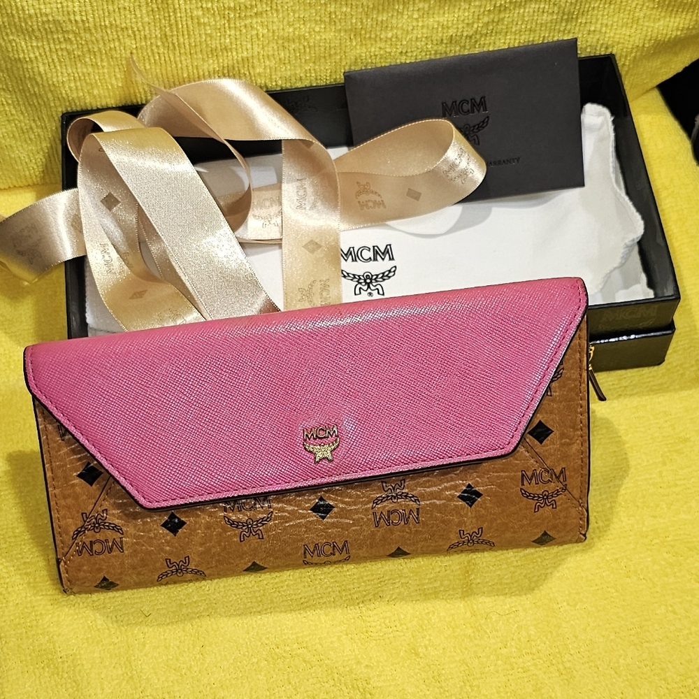 MCM Visetos Leather trifold Wallet